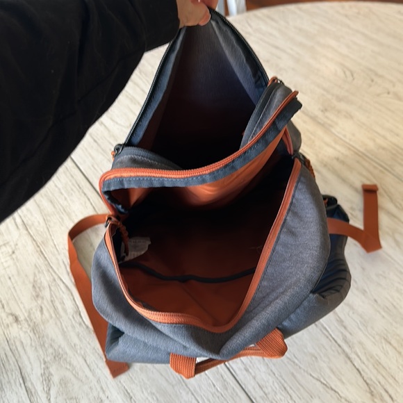 Volcom backpack. - Picture 3 of 4